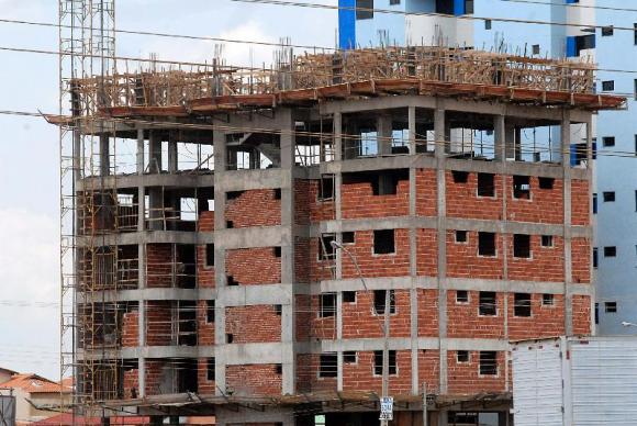 Construção civil ficou 6,74% mais cara em 1 ano