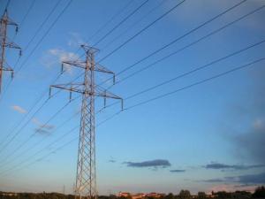 Eletricidade fica até 33% mais cara para meio milhão de pessoas