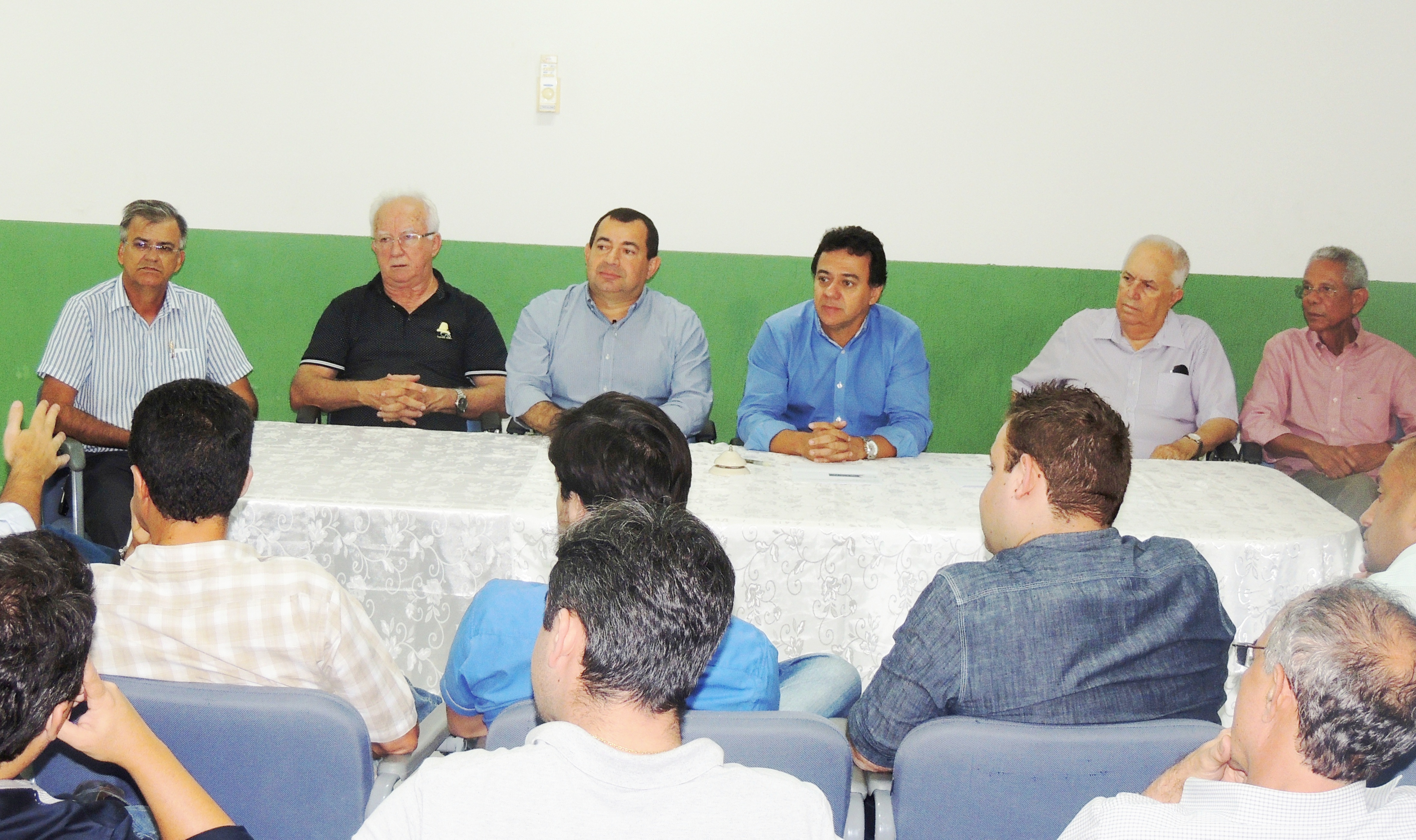 Empresários repudiam tarifaço e preveem desemprego