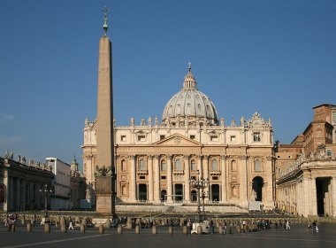 Igreja Católica prefere enterros e quer proibir a fiéis lançar cinzas na natureza
