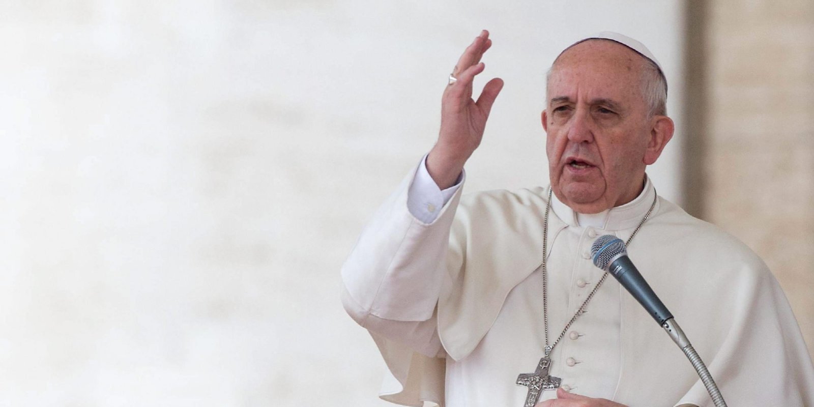 Papa Francisco realiza missa com prisioneiros e diz que 'todos cometem erros'