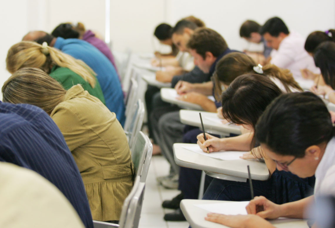 Especialistas temem redução de concursos na educação após Lei da Terceirização