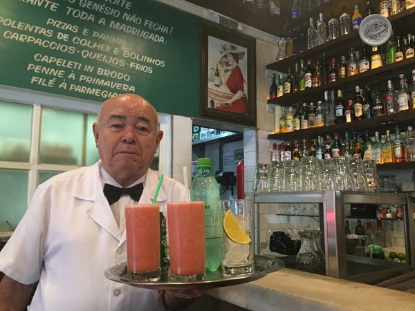 Feira de Santana tem vagas para garçom, escovista, médicos e outros