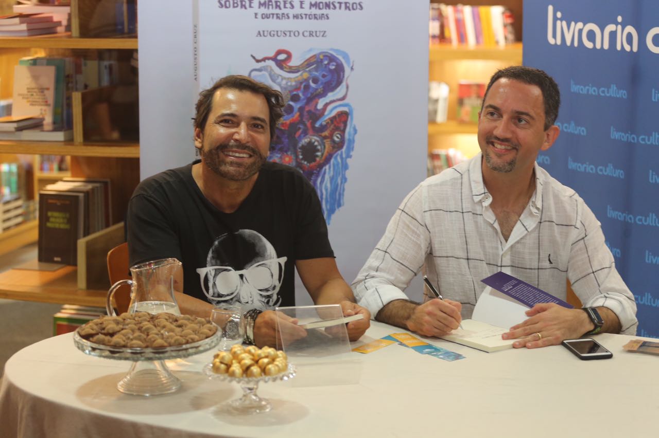 Augusto Cruz lança mais um livro.