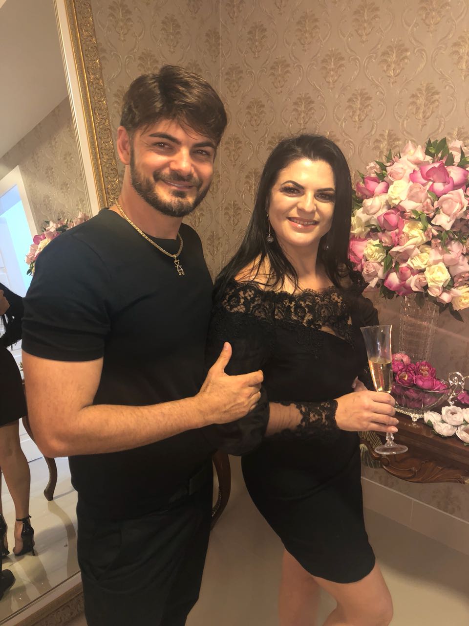 A empresária Francisca Lins comemora idade nova em grande estilo