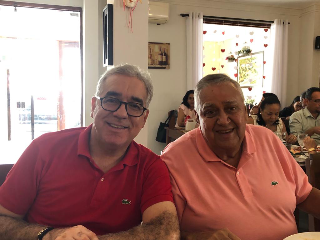 Pitangueira, diretor do HGCA,   ganha almoço de aniversário
