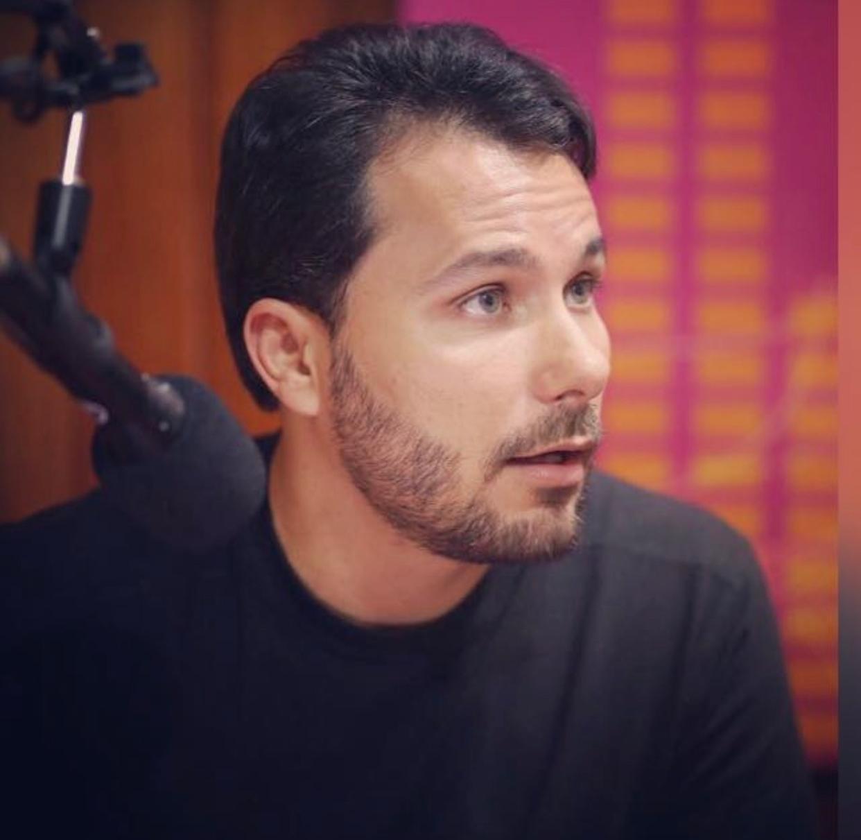 Jornalista lança Podcast para abordar política feirense