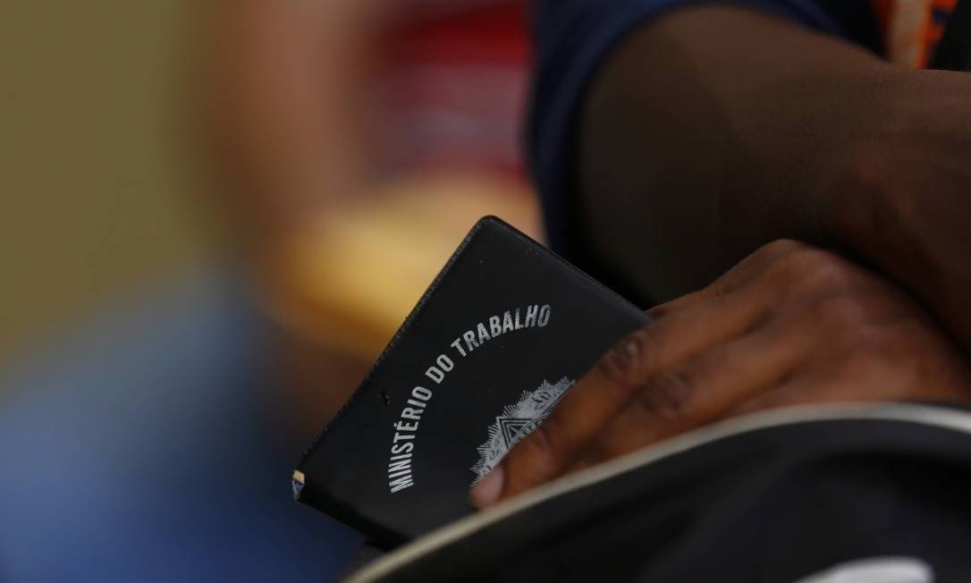 Desemprego cede novamente em agosto, mas ainda atinge 12,6 milhões de brasileiros