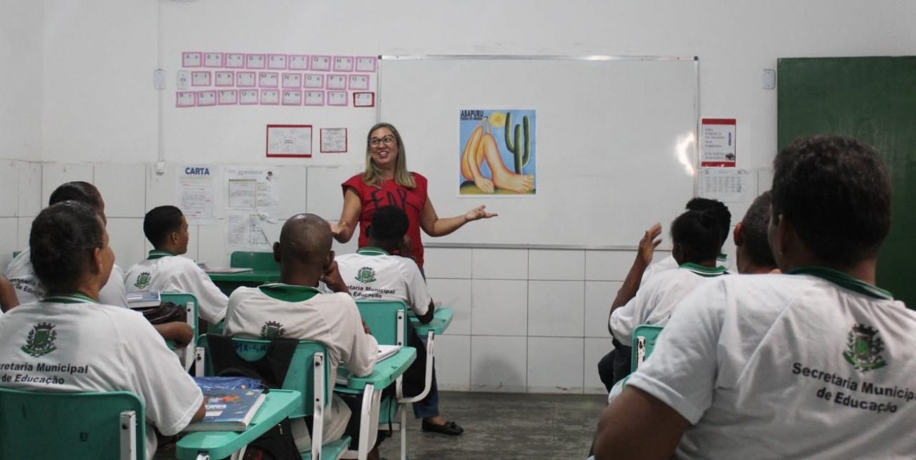 Prefeitura de Feira abre inscrições para processo seletivo para professor temporário