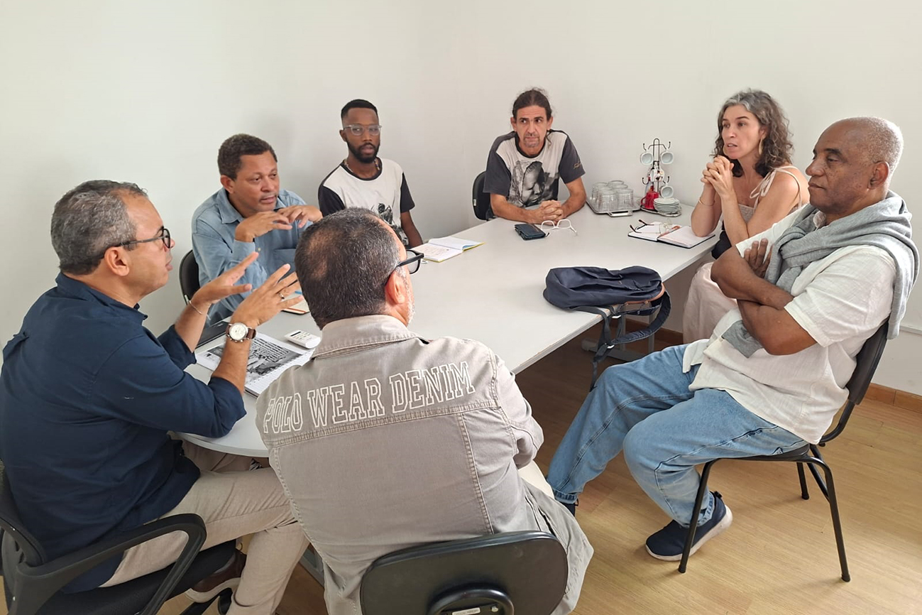 Secretaria Municipal de Cultura dialoga sobre chegada da ‘Caravana Verger’ e ações voltadas à juventude feirense